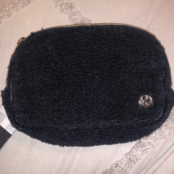 lululemon athletica Handbags - Lululemon fleece belt bag